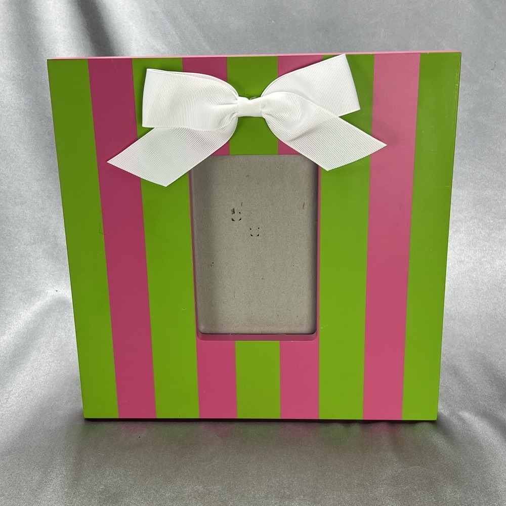 MSC Mainstreet Collection STRIPED Bow Photo Frame Holds 4x6 picture OUTER 11x11